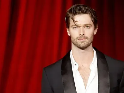 Мария Бакалова купонясва с Арнолд Шварценегер