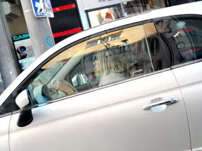 Мария Игнатова стана личен шофьор на Нойзи ПАПАРАШКИ СНИМКИ