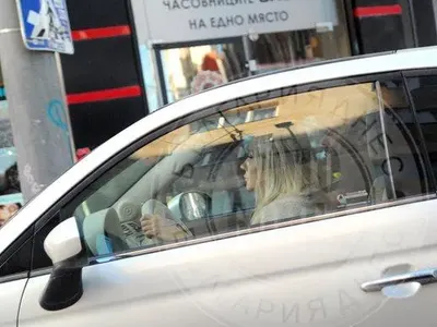 Мария Игнатова стана личен шофьор на Нойзи ПАПАРАШКИ СНИМКИ