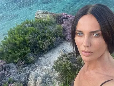 Мария Силвестър избяга от България