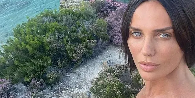 Мария Силвестър избяга от България