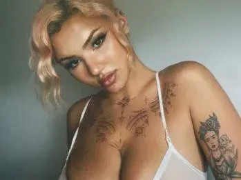 Мартин няма да му го прости: Виктор отсвири мацката с най-голямата циц@! (СНИМКИ на гол@та Габриела)