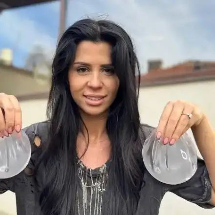 Михаела от „Един за друг“ получила усложнения със силикона на 5-ия месец