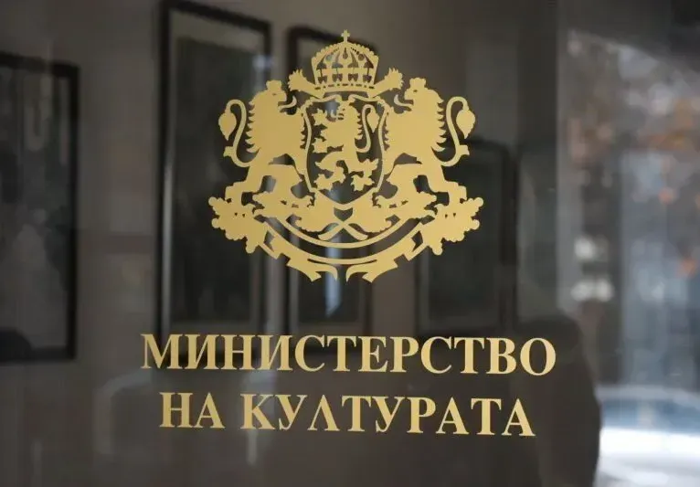 Министерство на културата забърка огромна каша с парите за театрите 