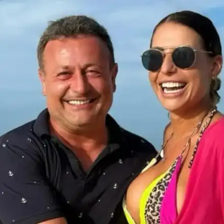 НАГЛОСТ: Срещу няколко тека в леглото, Вики на Рачков се "ИЗТРОПА" като член на клана Халваджиян! (СНИМКИ)