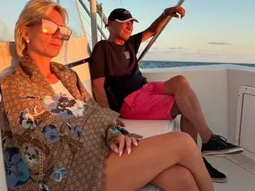 Нана Гладуиш на риболов с тоалет за 30 бона