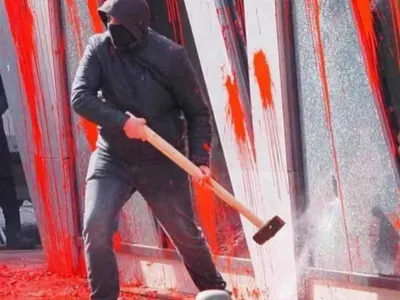 Незабавен арест! Вижте лицата на фашисткия терор! Тези гнусни лумпени вандалстваха и биха полицаи по команда на “Възраждане” (ЕКСКЛУЗИВНИ СНИМКИ)