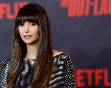 Нина Добрев с урок за подстригване на бретон ВИДЕО