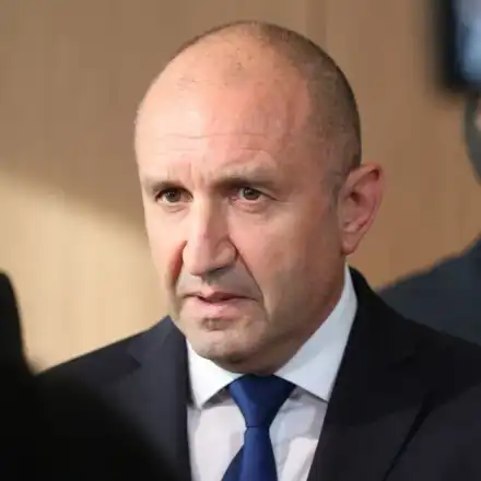 Радев атакува вейповете в името на наследниците си