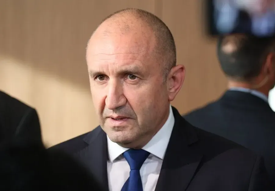 Радев атакува вейповете в името на наследниците си