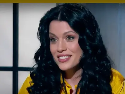 Ралица Паскалева ще се пръсне от алчност! Живее в къща за 3 млн. и шофира кола за 100 бона, а „обира” обикновени жени, които живеят от заплата до заплата