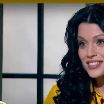 Ралица Паскалева ще се пръсне от алчност! Живее в къща за 3 млн. и шофира кола за 100 бона, а „обира” обикновени жени, които живеят от заплата до заплата