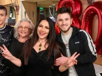 Рени най-сетне се помири с големия си син