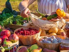 Родните фермерски продукти бият веригите по скъпотия