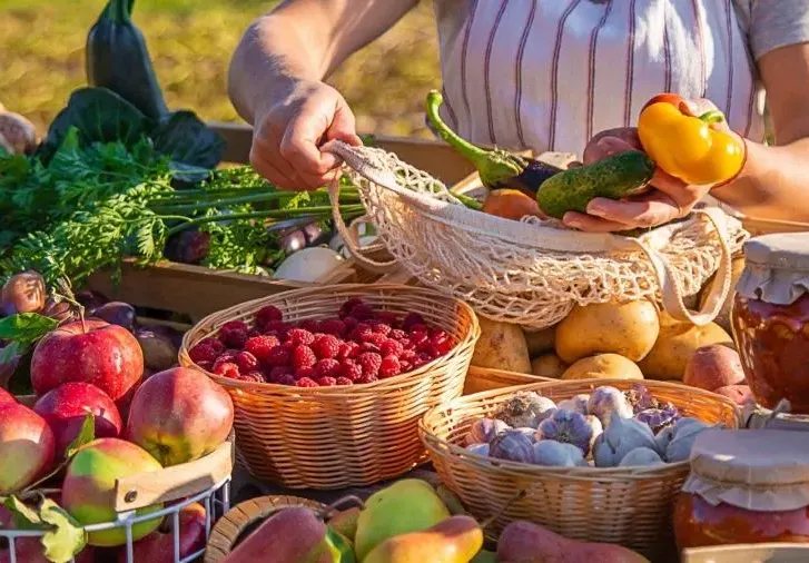 Родните фермерски продукти бият веригите по скъпотия