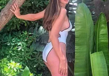 Саня Борисова на разходка в Бали