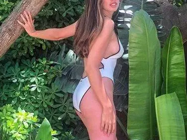 Саня Борисова на разходка в Бали