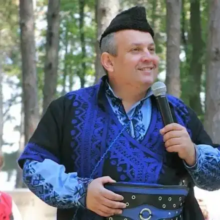 Шефът на ансамбъл „Българе“: Щях да умра от алкохолизъм, повръщах себе си