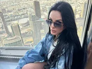 Щерката на Глория продължава с лукса в Дубай