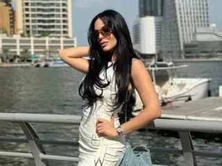 Щерката на Глория продължава с лукса в Дубай