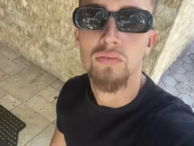 Синът на президента Радев отличник в УНСС, крие кой е баща му СНИМКИ