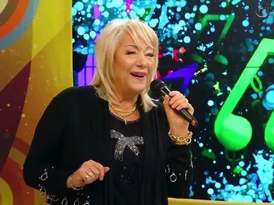 След 4 ОПЕРАЦИИ на гръбначния стълб: Естрадната легенда Ани Върбанова проходи