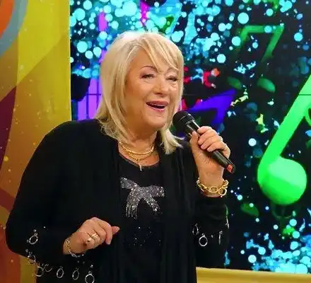 След 4 ОПЕРАЦИИ на гръбначния стълб: Естрадната легенда Ани Върбанова проходи