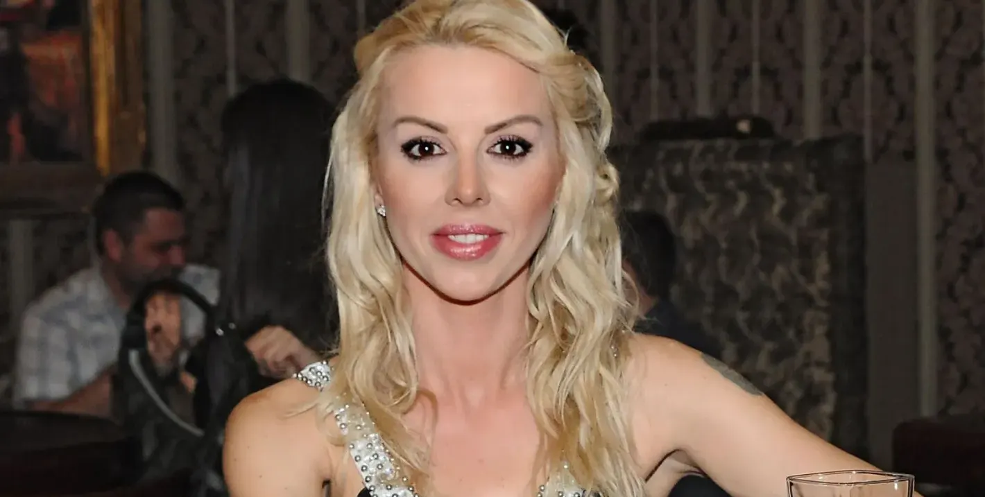 След дългогодишно отсъствие, Кати се връща на сцената