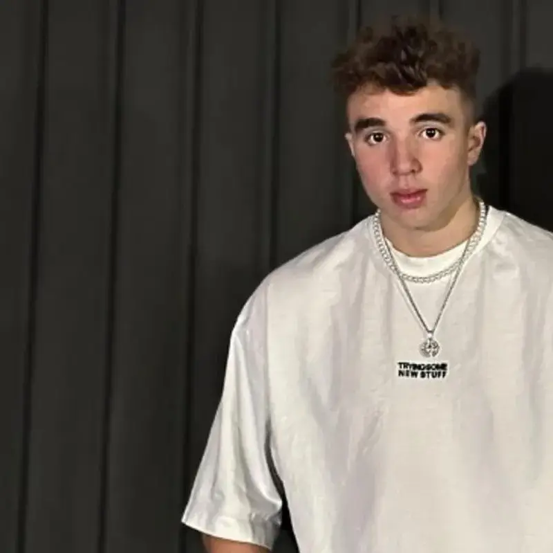 След кофти раздяла: Синът на Ирина Тенчева ближе любовни рани!