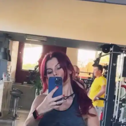 Снегът не спира Валя