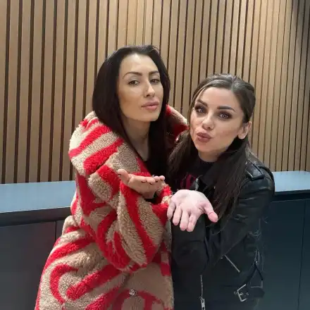 София в клип на Джена