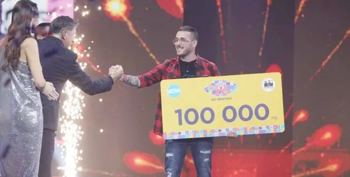 Спечели 100 бона и веднага си намери гадже: Ето коя миска папка парите на будалата Марио от Биг Брадър! (СНИМКИ)