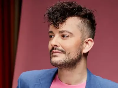 Стефан Илчев полудя, защото не може да разкрие, че е гей! Певецът напълно изкука...