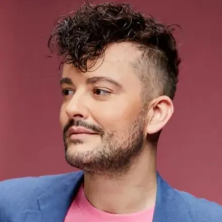 Стефан Илчев полудя, защото не може да разкрие, че е гей! Певецът напълно изкука...