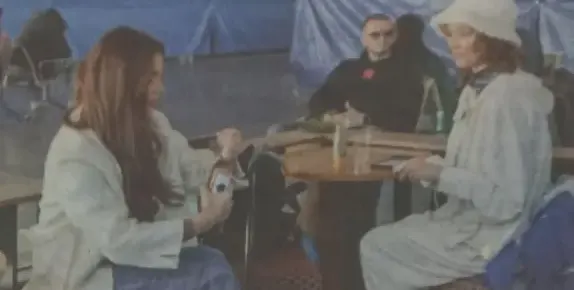 Това ли е дъщерята на Мая Илиева?