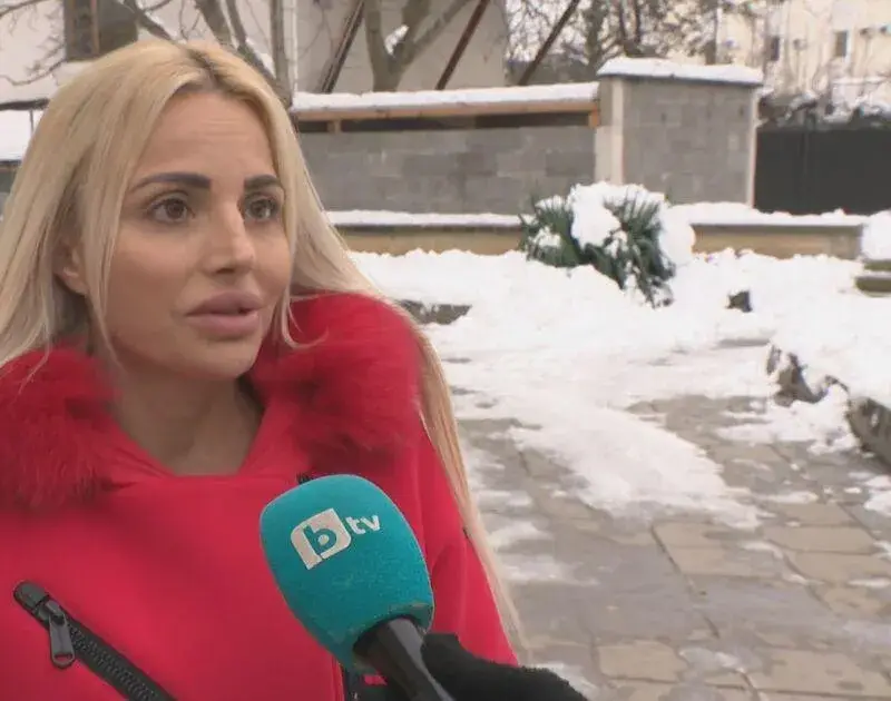 Треньор по волейбол сви телефона на Юнона! Хванаха го с полиция