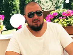 ТРУСЪТ НА ГОДИНАТА!! Ето я новата мацка на Християн Гущеров, води я в италиански ресторант! (Светлана се н@ака - ТОП СНИМКИ)