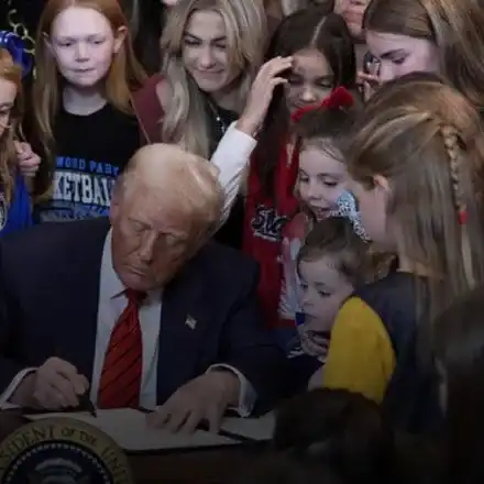 Тръмп забрани с указ участието на трансджендъри в женски спортове