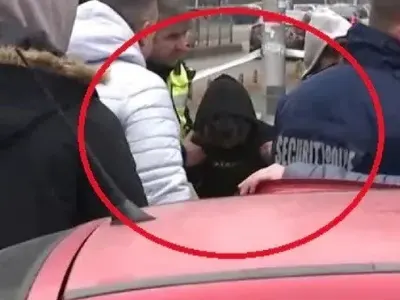 Ужасяваща развръзка! След кървавата баня пред “Пощенска банка”, 21-годишният зверски наръган служител е опериран във ВМА