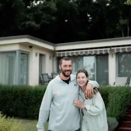 Заради дистанционното: Лора Капустина се разделила с  мъжа си година след сватбата