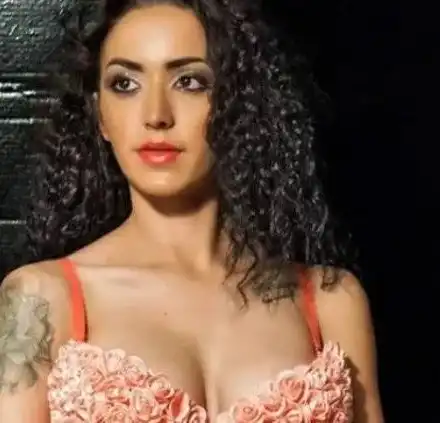 Заради високи изисквания: Мис Еротик не може да си намери мъж