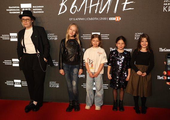 Мария Бакалова засенчи звездите на премиерата на "Те, вълните"