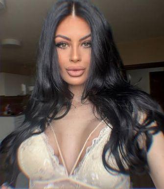 Венцислава Тафкова се пусна по сутиен от кухнята (Hot ФОТО)