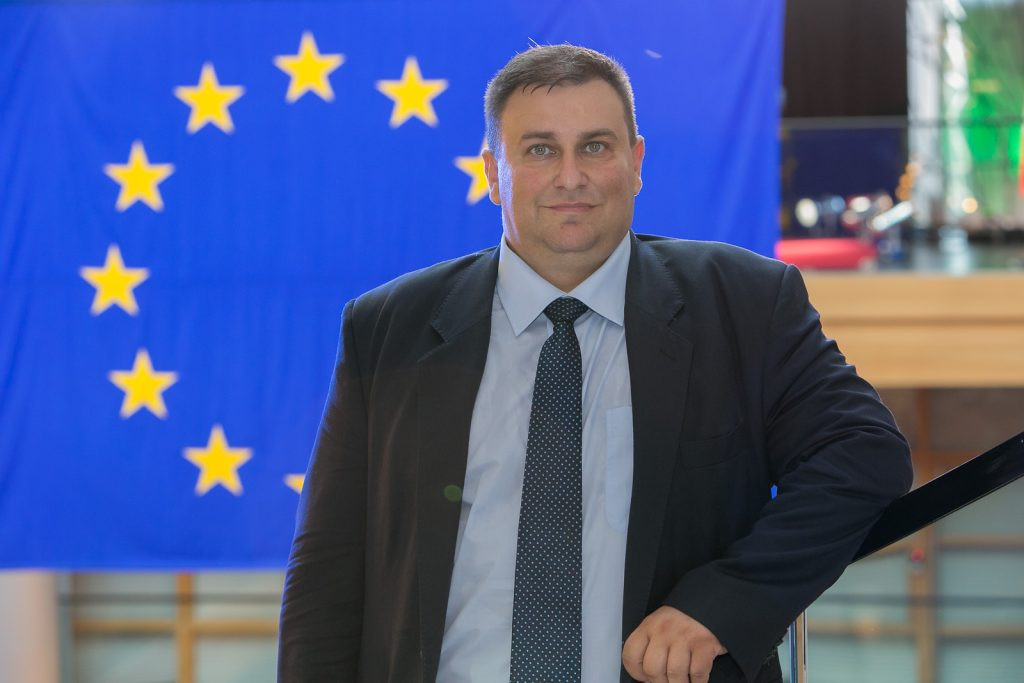 Евродепутатът Емил Радев разкова Теодора Георгиева: Може да е нарушила регламента на Европрокуратурата с намесата си в много случаи