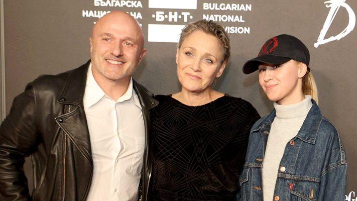 Мария Бакалова засенчи звездите на премиерата на "Те, вълните"