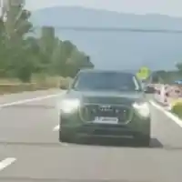 Ако ви присветнат с фарове в лява лента, нарушение ли е