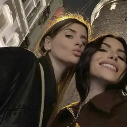 Александра и Анна от „Ергенът“ са милионерски щерки