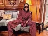 Алисия и Галена тръгнаха с еднакви обувки за 1200 евро