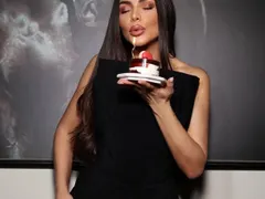 Алисия с мини торта за ЧРД