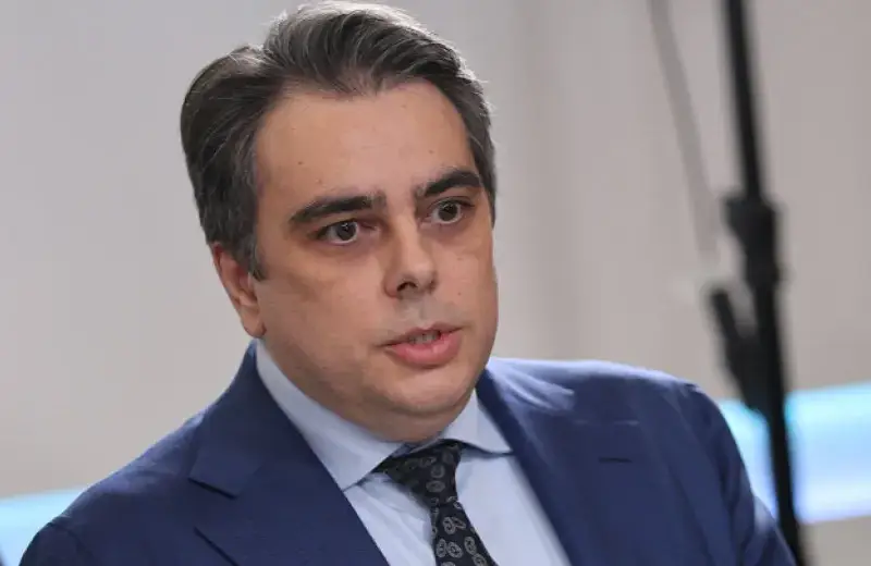 Асен Василев се опитал да продаде на китайци летище Пловдив